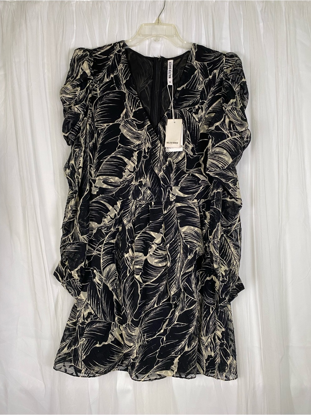 Walter Baker Black & Cream Leaf-Print V-Neck Tunic